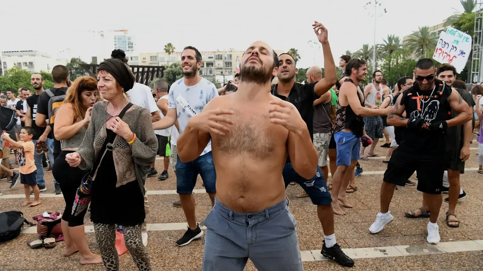 הפגנת - תנו לרקוד בשקט - כיכר רבין_18.7.19 הפגנת - תנו לרקוד בשקט - כיכר רבין_18.7.19