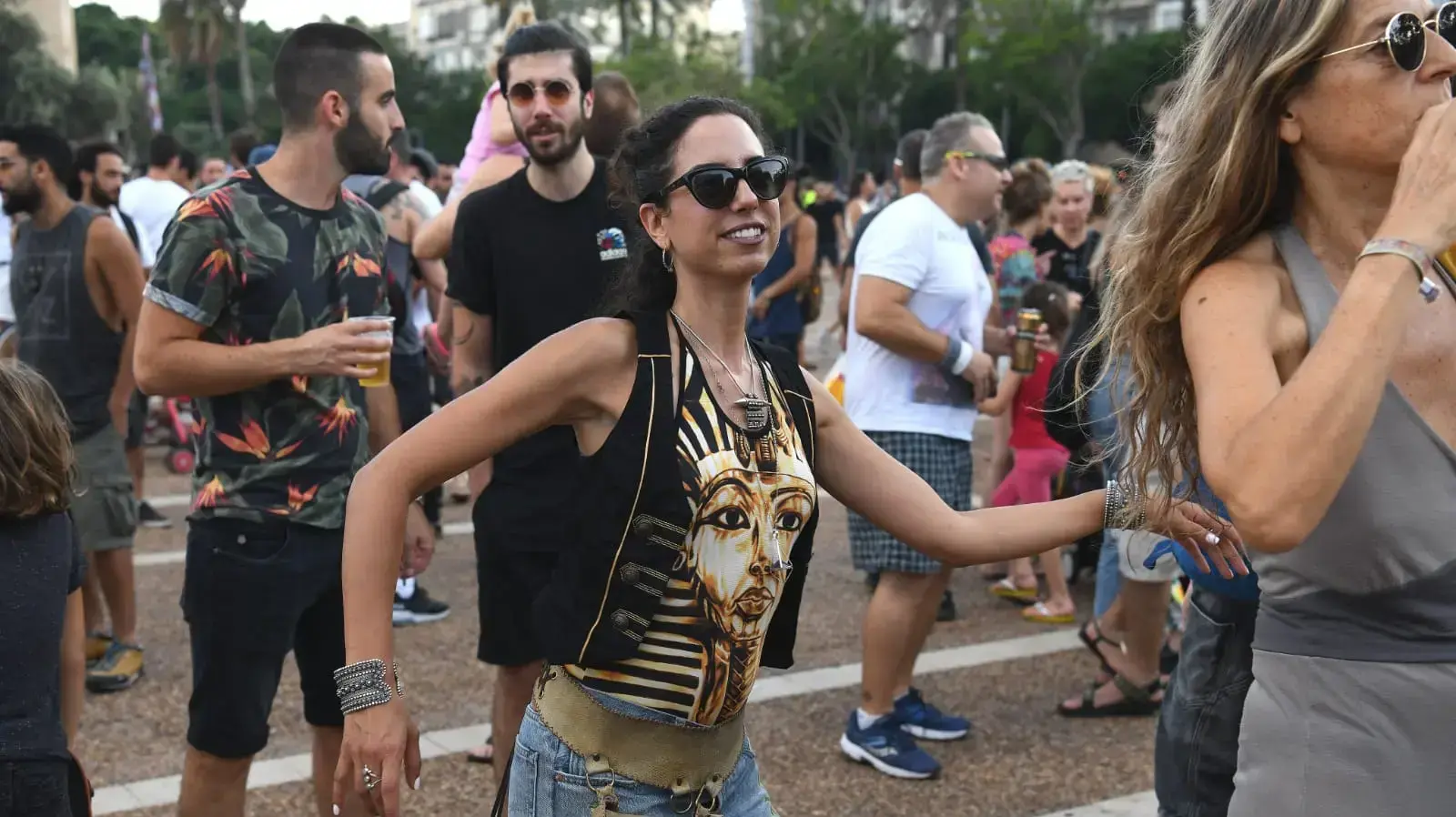 הפגנת - תנו לרקוד בשקט - כיכר רבין_18.7.19 הפגנת - תנו לרקוד בשקט - כיכר רבין_18.7.19