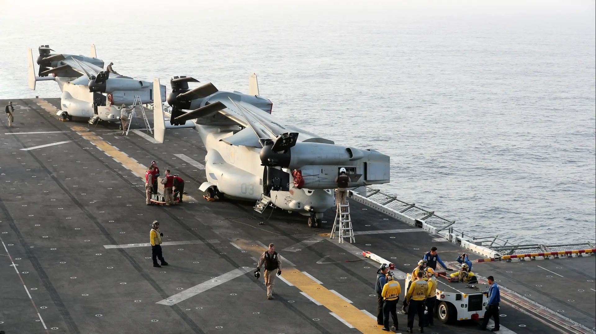 USS BOXER - ספינת הצי האמריקני USS BOXER - ספינת הצי האמריקני