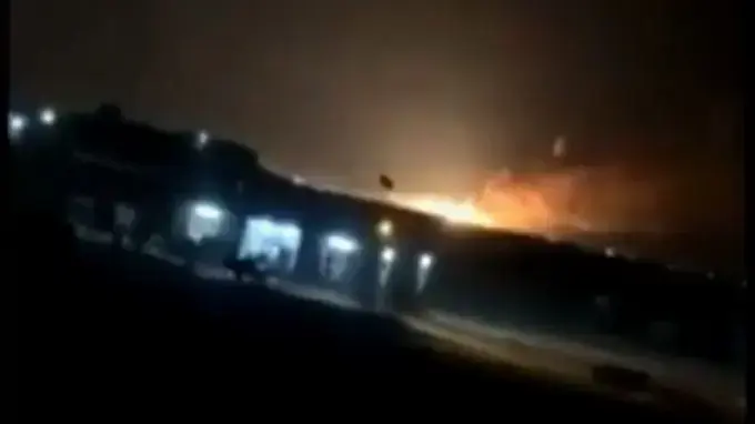 מחסן של טילים איראני עולה באש אחרי שהופצץ, עיראק, 19 יולי 2019 מחסן של טילים איראני עולה באש אחרי שהופצץ, עיראק, 19 יולי 2019