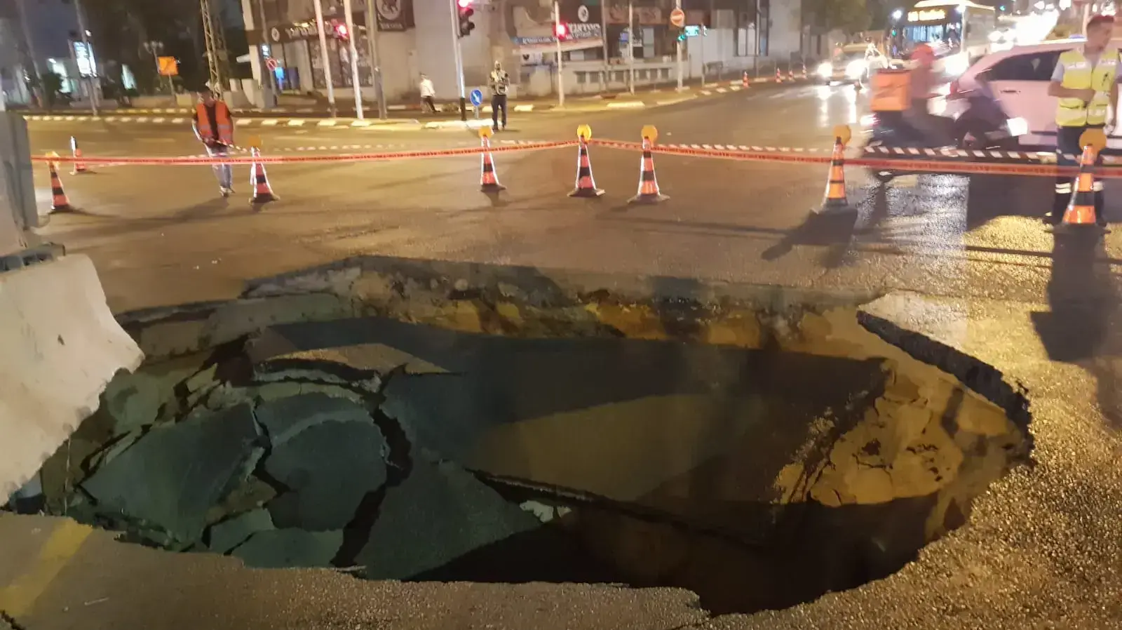 בולען נפער בגבול רמת גן בני ברק, 22 ביולי 2019 בולען נפער בגבול רמת גן בני ברק, 22 ביולי 2019
