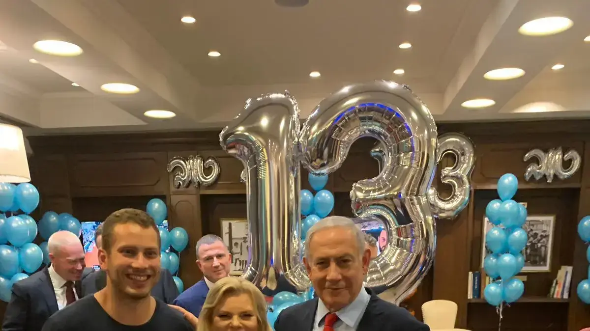 ראש הממשלה בנימין נתניהו באירוע בכפר המכביה עם שרה ואבנר נתניהו 22 ביולי 2019 ראש הממשלה בנימין נתניהו באירוע בכפר המכביה עם שרה ואבנר נתניהו 22 ביולי 2019