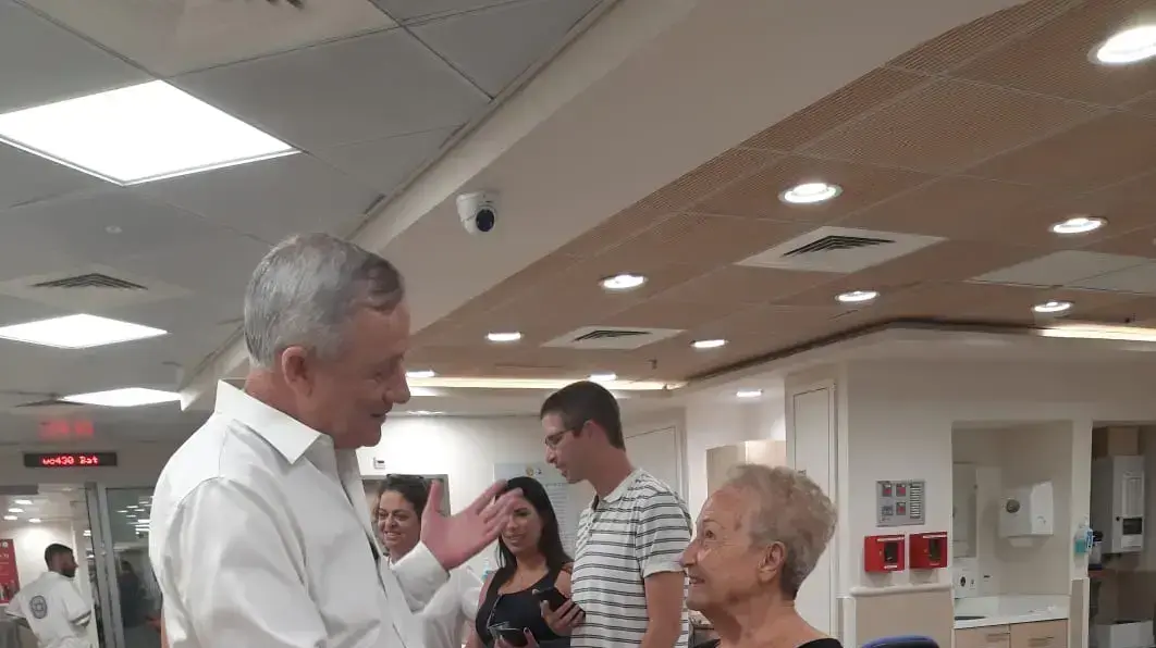 בני גנץ בבית החולים שיבא שבתל השומר ב-23 ביולי 2019 בני גנץ בבית החולים שיבא שבתל השומר ב-23 ביולי 2019