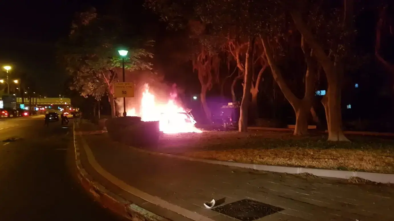 פיצוץ רכב ברחוב קיבוץ גלויות בדרום תל אביב פיצוץ רכב ברחוב קיבוץ גלויות בדרום תל אביב