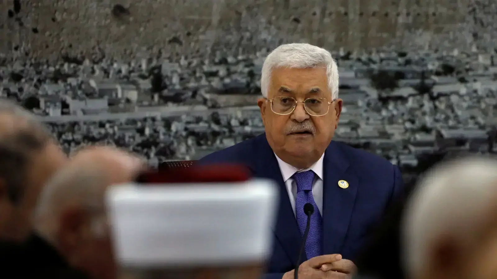 אבו מאזן בישיבת חירום של ההנהגה הפלסטינית מחר בערב ברמאללה לדיון באתגרים הניצבים בפני הרשות ובהם קיזוז הכספים והריסת הבתים בואדי חומוס, 25 ביולי 2019 אבו מאזן בישיבת חירום של ההנהגה הפלסטינית מחר בערב ברמאללה לדיון באתגרים הניצבים בפני הרשות ובהם קיזוז הכספים והריסת הבתים בואדי חומוס, 25 ביולי 2019