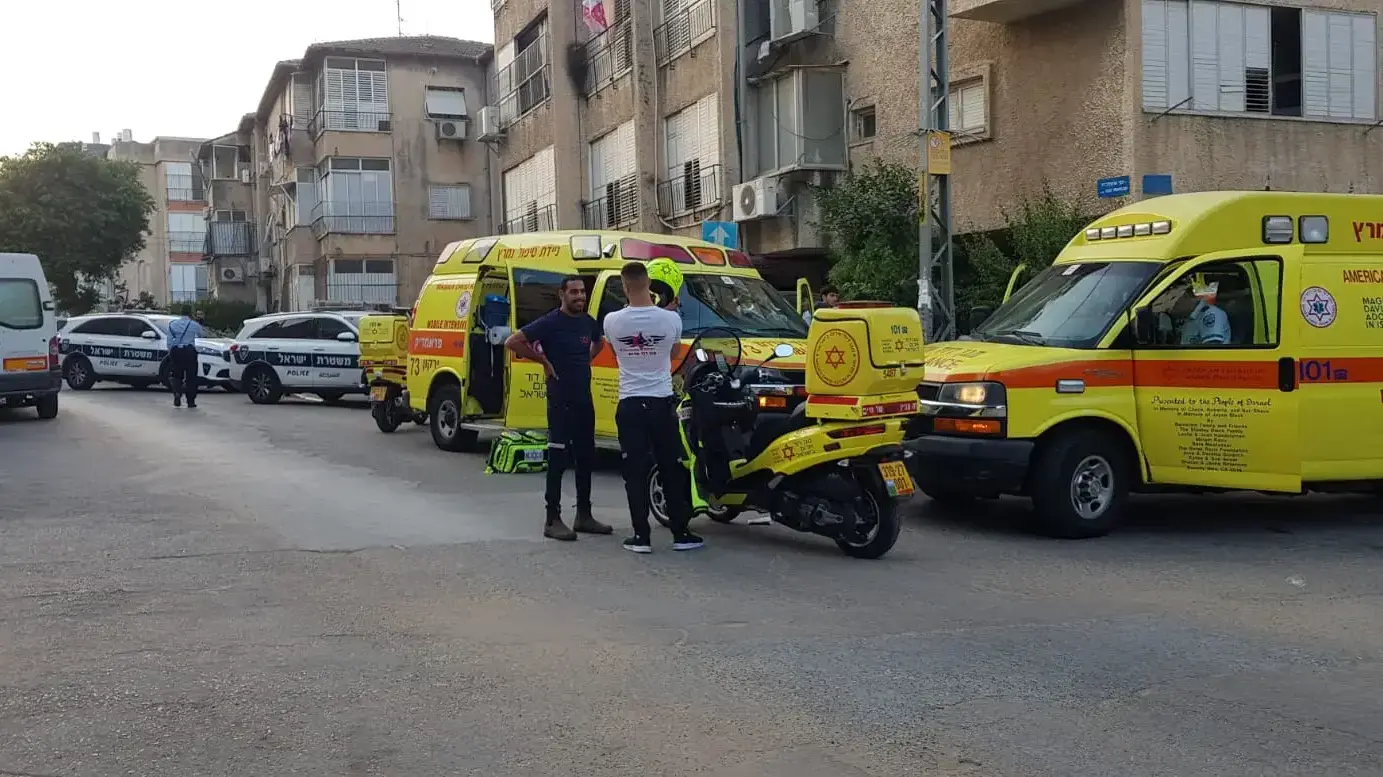 אישה בת 65 נדקרה בבני ברק, ככל הנראה על ידי בנה, 27 ביולי 2019 אישה בת 65 נדקרה בבני ברק, ככל הנראה על ידי בנה, 27 ביולי 2019