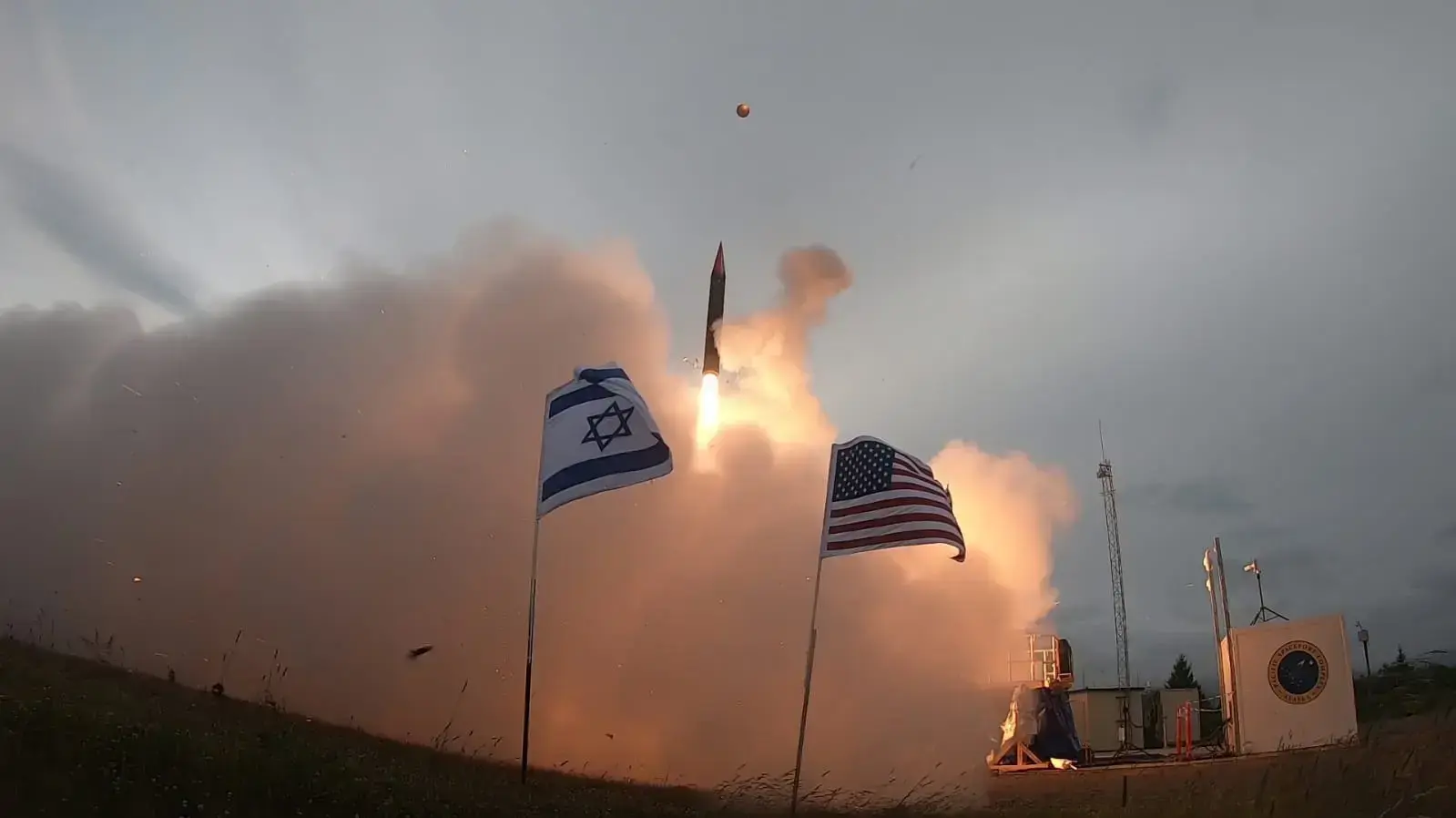 ניסוי של מערכת הנשק "חץ 3" באלסקה, בארה"ב ניסוי של מערכת הנשק "חץ 3" באלסקה, בארה"ב