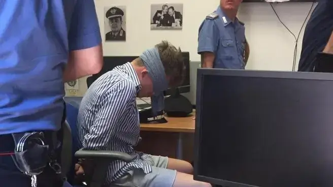 אחד הנערים האמריקניים החשוד ברצח שוטר ברומא, איטליה, לאחר מעצרו, 27 ביולי 2019
