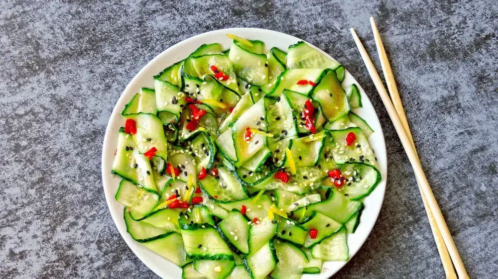 סלט מלפפונים אסיאתי סלט מלפפונים אסיאתי