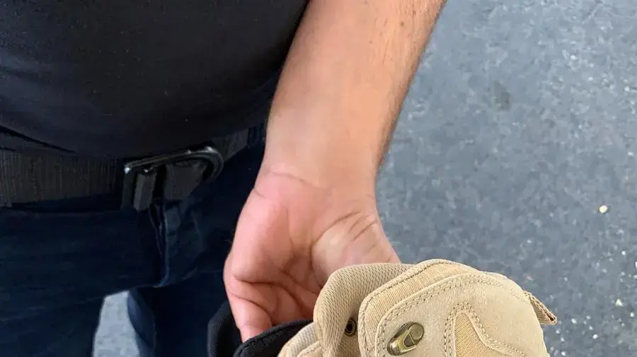 נעליים שהוברחו באופן לא חוקי עבור חמאס נתפסו במעבר כרם שלום נעליים שהוברחו באופן לא חוקי עבור חמאס נתפסו במעבר כרם שלום
