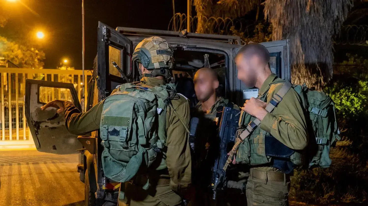 חיילים בגבור רצועת עזה לאחר תקרית בגדר שבה חדר מחבל חיילים בגבור רצועת עזה לאחר תקרית בגדר שבה חדר מחבל