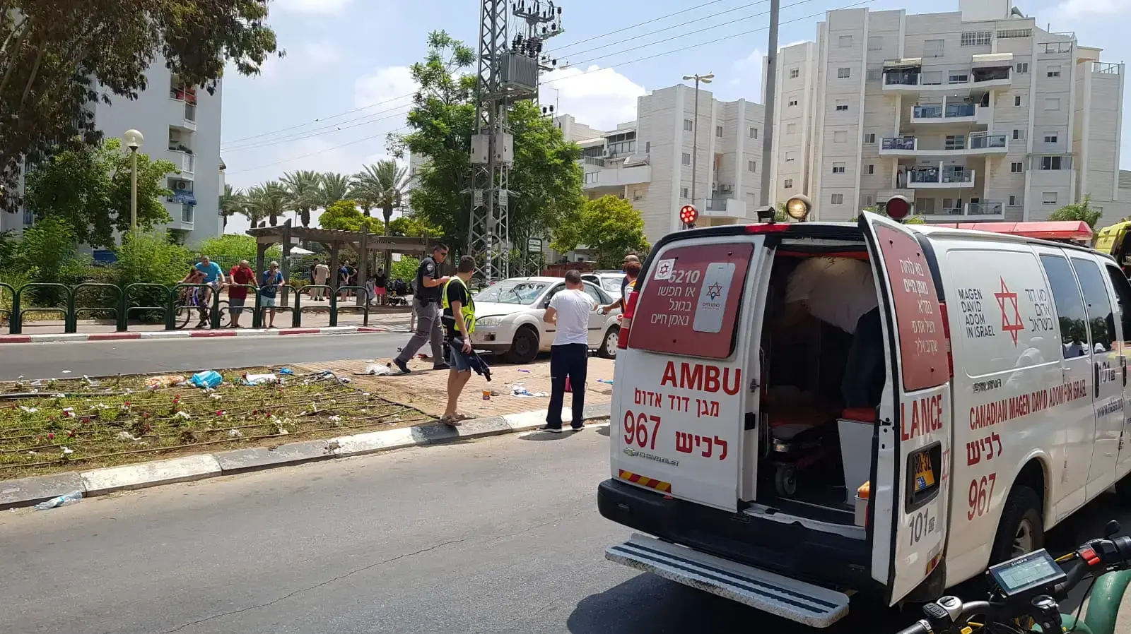 תאונת הדרכים בקריית גת, צילום: מד"א תאונת הדרכים בקריית גת, צילום: מד"א