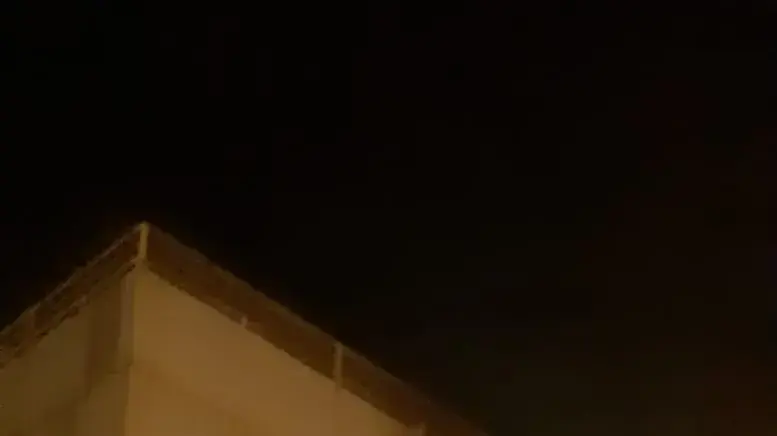 שריפה בדירה בקומה השלישית בבניין מגורים בן חמש קומות ברחוב מנחם בגין ברמת השרון, 5 באוגוסט 2019 שריפה בדירה בקומה השלישית בבניין מגורים בן חמש קומות ברחוב מנחם בגין ברמת השרון, 5 באוגוסט 2019