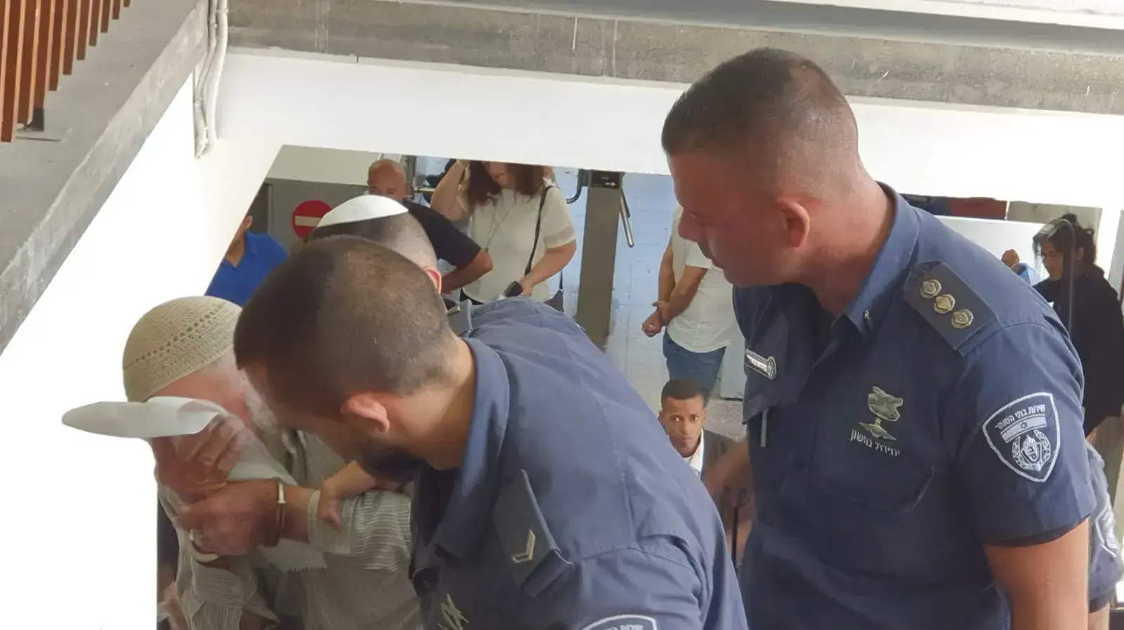 הארכת מעצר - זקי אריה קשיש בן 82 החשוד באונס במעון בחדרה, השלום חדרה, 5 באוגוסט 2019 הארכת מעצר - זקי אריה קשיש בן 82 החשוד באונס במעון בחדרה, השלום חדרה, 5 באוגוסט 2019