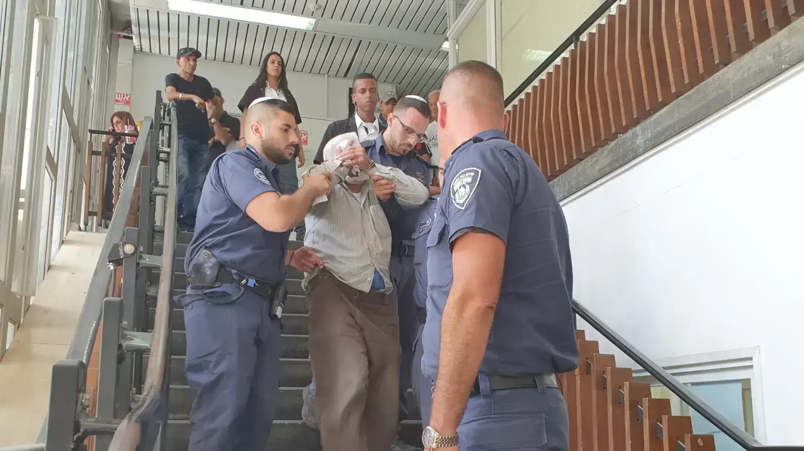 הארכת מעצר - זקי אריה קשיש בן 82 החשוד באונס במעון בחדרה, השלום חדרה, 5 באוגוסט 2019 הארכת מעצר - זקי אריה קשיש בן 82 החשוד באונס במעון בחדרה, השלום חדרה, 5 באוגוסט 2019