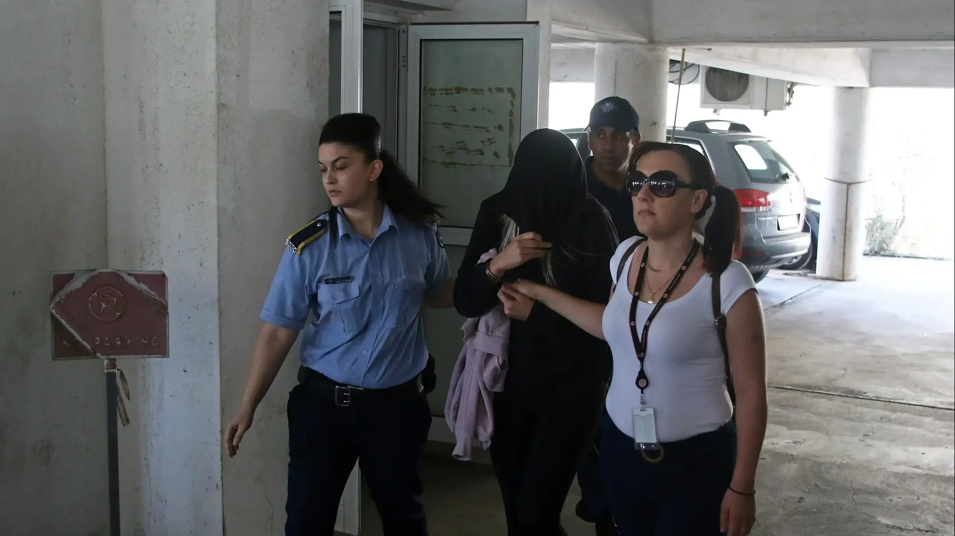 מעצר הצעירה הבריטית שהתלוננה על אונס בקפריסין, 29 ביולי 2019 מעצר הצעירה הבריטית שהתלוננה על אונס בקפריסין, 29 ביולי 2019