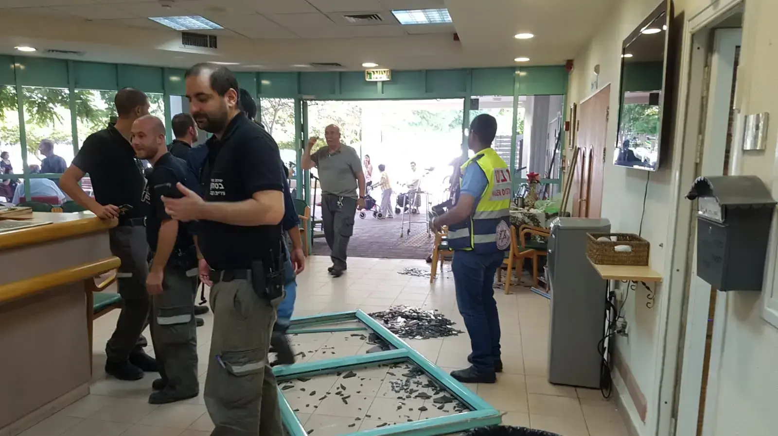 רכב נכנס בבית אבות ברעננה 8 באוגוסט 2019 רכב נכנס בבית אבות ברעננה 8 באוגוסט 2019