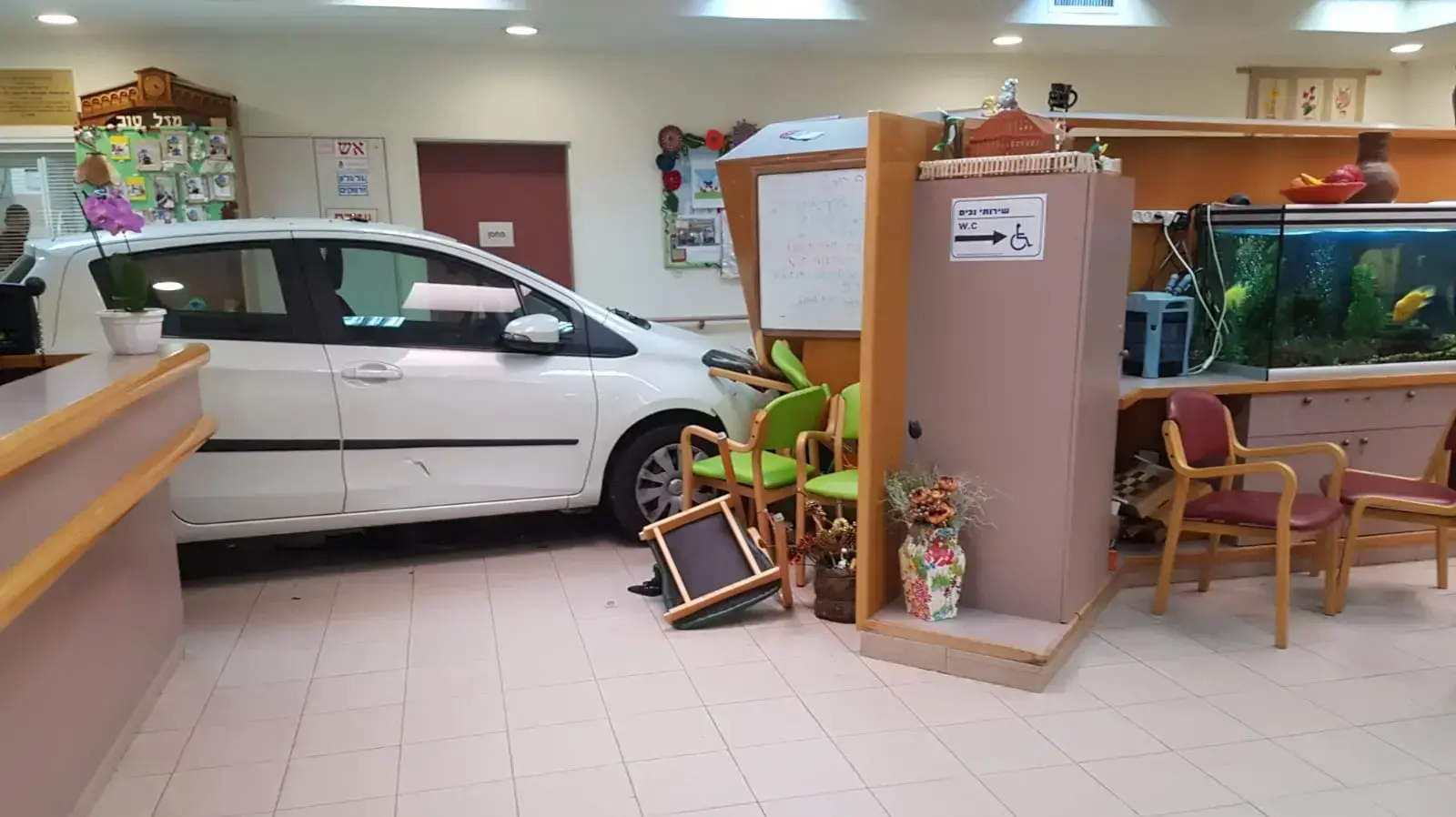 רכב נכנס בבית אבות ברעננה 8 באוגוסט 2019 רכב נכנס בבית אבות ברעננה 8 באוגוסט 2019