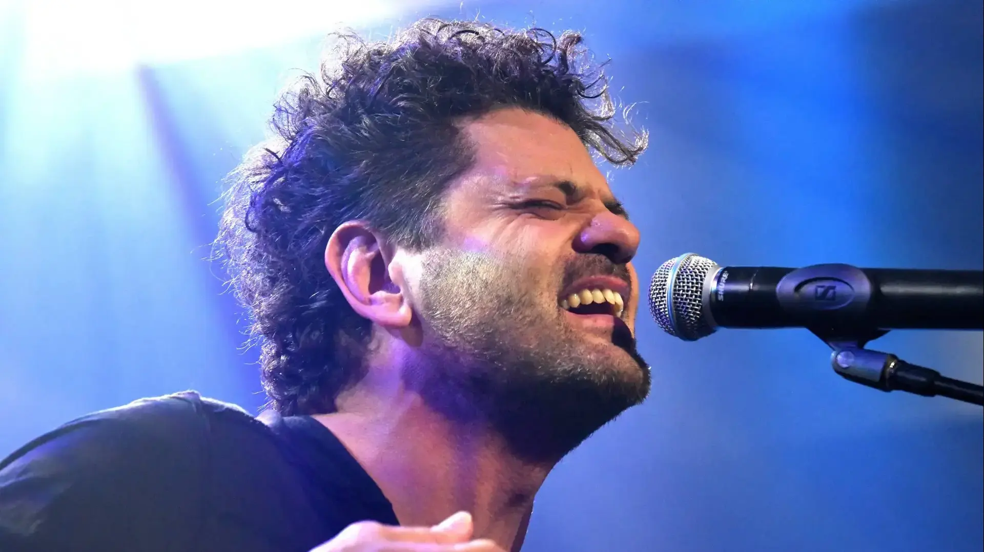 אמיר דדון בהופעה חיה באולפן וואלה, 8. באוגוסט 2019 אמיר דדון בהופעה חיה באולפן וואלה, 8. באוגוסט 2019