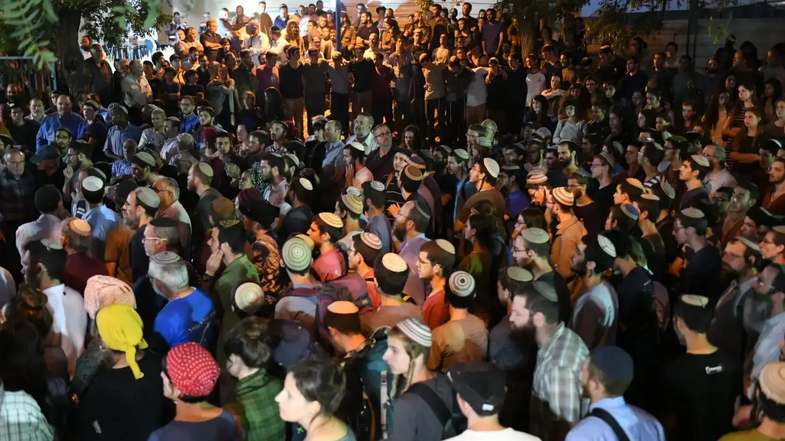 מסע הלוויה של רב"ט דביר שורק הי"ד כעת בעפרה. מסע הלוויה של רב"ט דביר שורק הי"ד כעת בעפרה.