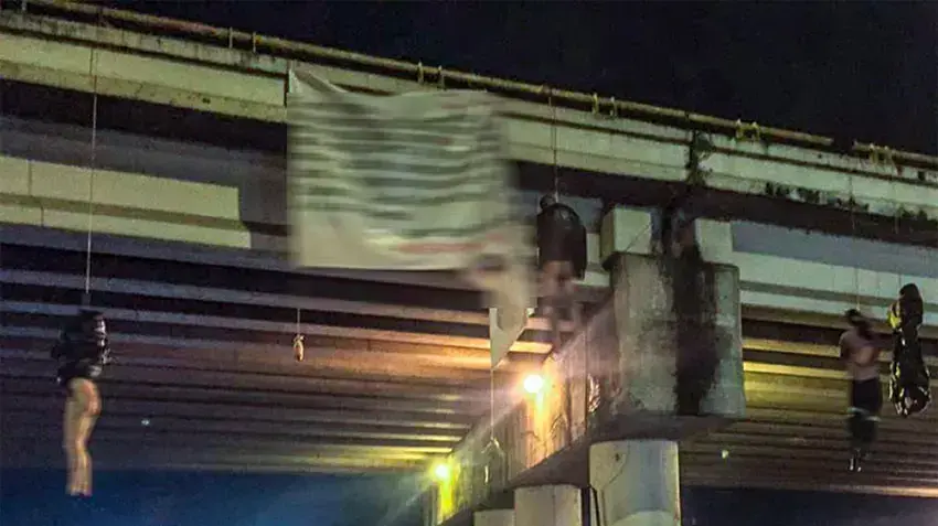 גופות של קורבנות קרטל הסמים חליסקו תלויות בגשר בעיר אורואפן, מקסיקו, 8 באוגוסט 2019 גופות של קורבנות קרטל הסמים חליסקו תלויות בגשר בעיר אורואפן, מקסיקו, 8 באוגוסט 2019