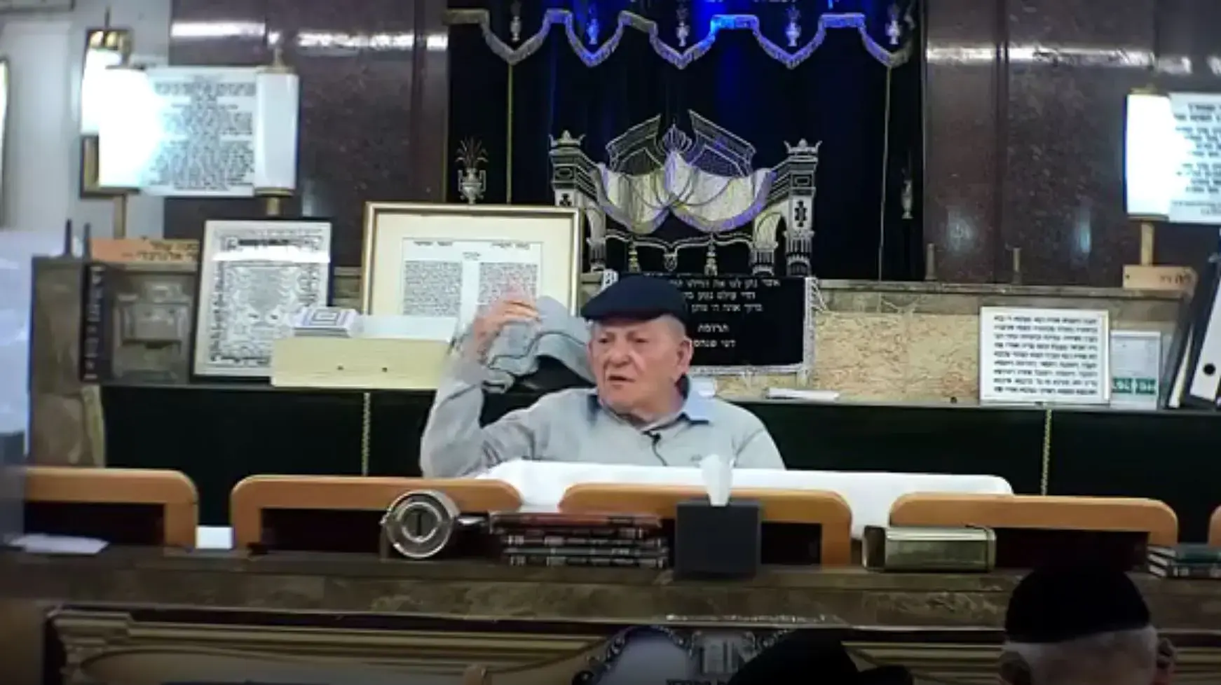 הרב חיים כהן הידוע בכינויו "החלבן" מעביר שיעור תורה. הרב הלך לעולמו בגיל 84. 13 באוגוסט 2019 הרב חיים כהן הידוע בכינויו "החלבן" מעביר שיעור תורה. הרב הלך לעולמו בגיל 84. 13 באוגוסט 2019