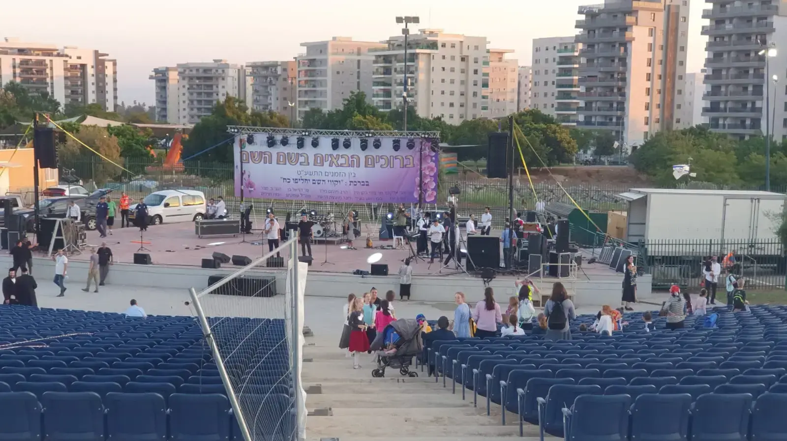 הפארק הלאומי בעפולה לקראת הופעתו של הזמר מוטי שטיינמץ 14 באוגוסט 2019 הפארק הלאומי בעפולה לקראת הופעתו של הזמר מוטי שטיינמץ 14 באוגוסט 2019