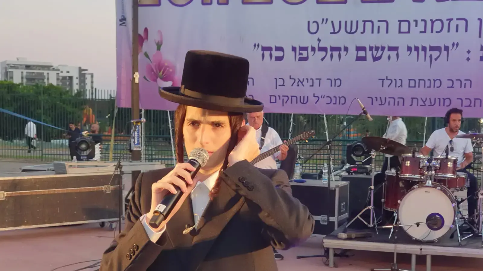 הזמר מוטי שטיינמץ לקראת הופעתו בעפולה 14 באוגוסט 2019 הזמר מוטי שטיינמץ לקראת הופעתו בעפולה 14 באוגוסט 2019