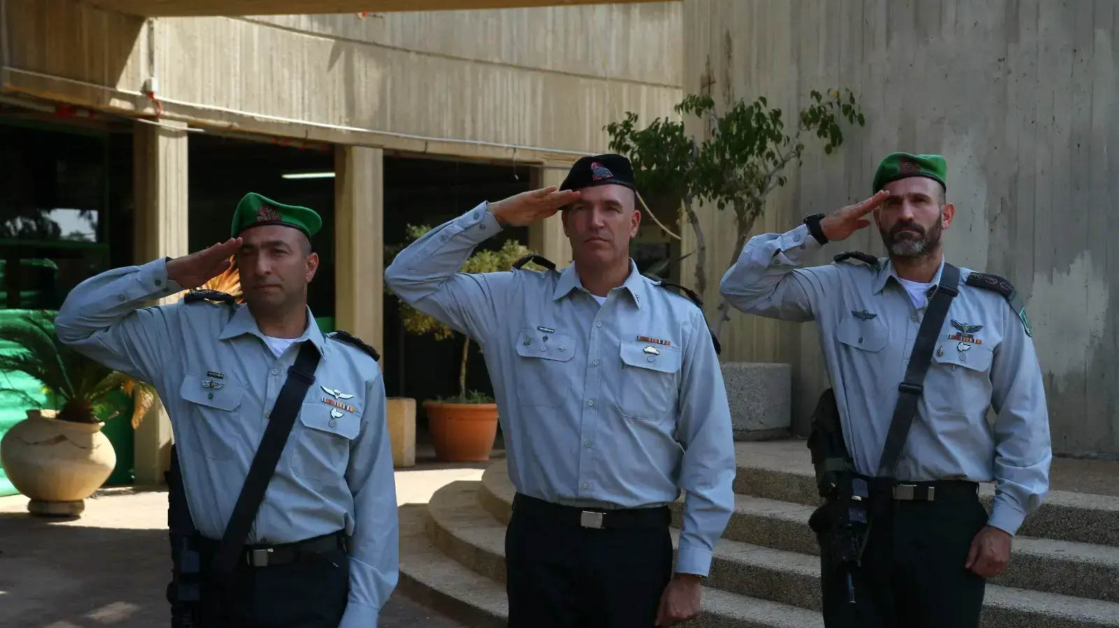 טקס החלפת מפקד חטיבת הנח"ל, (אל"מ דן גולדפוס היוצא, אל"מ ישראל שומר הנכנס) בהשתתפות אלוף פיקוד הדרום, הרצי הלוי, ומאו"ג 162, תא"ל סער צור. טקס החלפת מפקד חטיבת הנח"ל, (אל"מ דן גולדפוס היוצא, אל"מ ישראל שומר הנכנס) בהשתתפות אלוף פיקוד הדרום, הרצי הלוי, ומאו"ג 162, תא"ל סער צור.