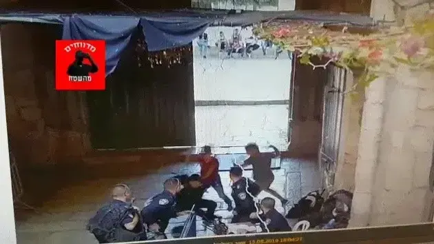 צילום מסך מתוך פיגוע הדקירה בירושלים צילום מסך מתוך פיגוע הדקירה בירושלים