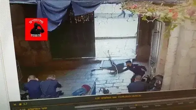צילום מסך מתוך פיגוע הדקירה בירושלים צילום מסך מתוך פיגוע הדקירה בירושלים