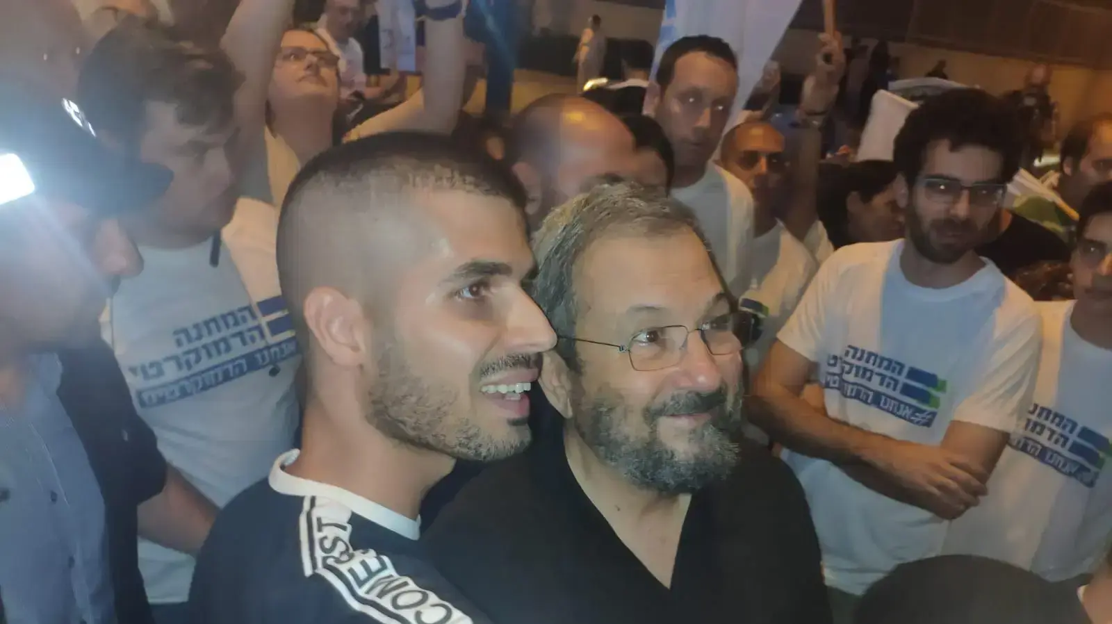 הפגנה מחוץ לביתו של היועץ המשפטי לממשלה אביחי מנדלבליט, פתח תקווה, 17 אוגוסט 2019 הפגנה מחוץ לביתו של היועץ המשפטי לממשלה אביחי מנדלבליט, פתח תקווה, 17 אוגוסט 2019
