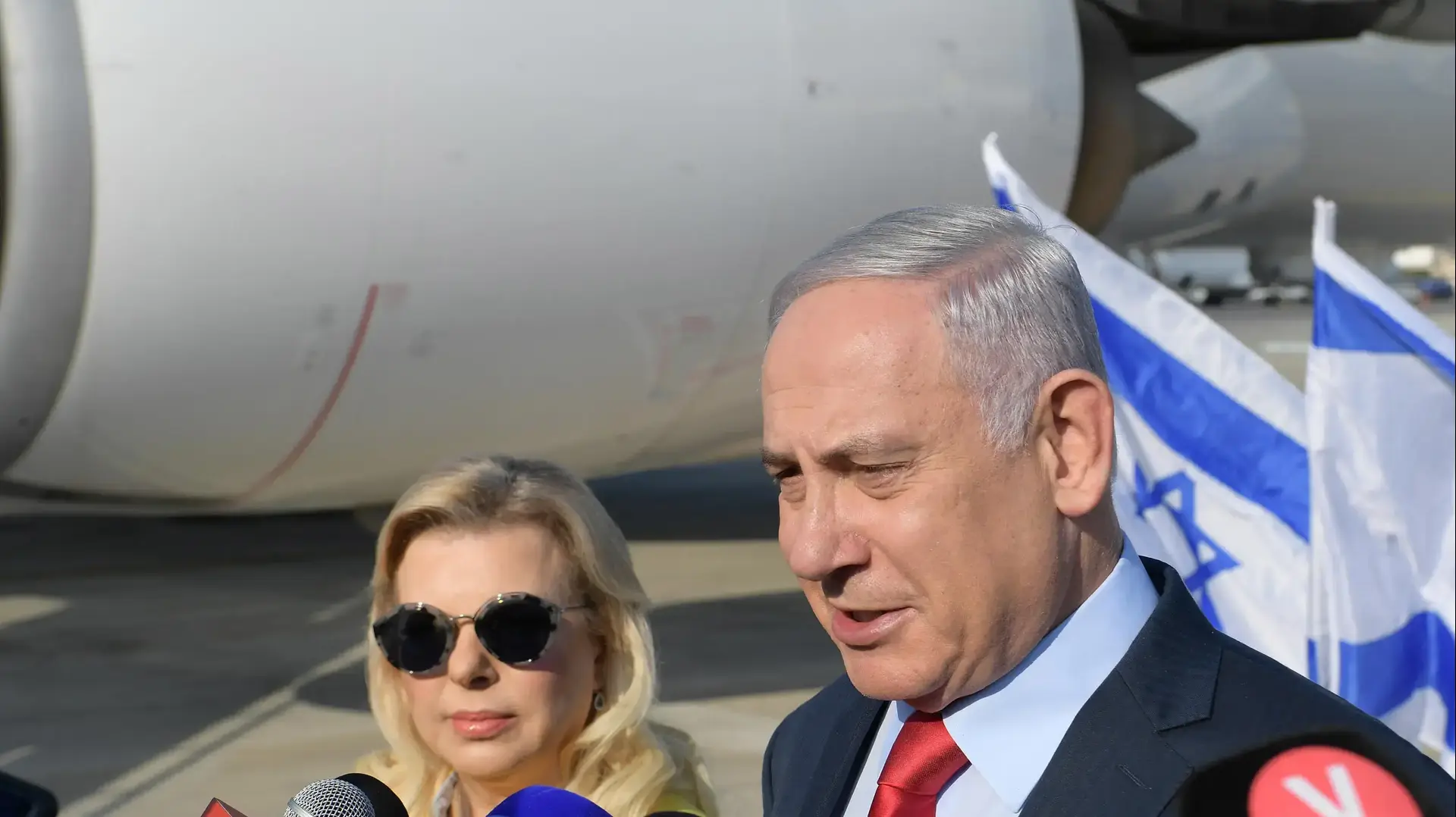 רה"מ הממשלה ורעייתו לקראת ההמראה לביקור מדיני בקייב 18 באוגוסט 2019 רה"מ הממשלה ורעייתו לקראת ההמראה לביקור מדיני בקייב 18 באוגוסט 2019