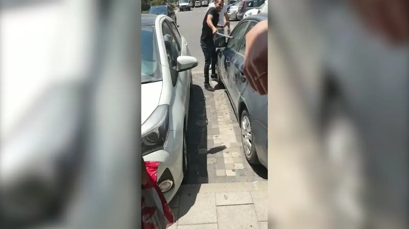 תינוקת מחולצת מרכב נעול תינוקת מחולצת מרכב נעול