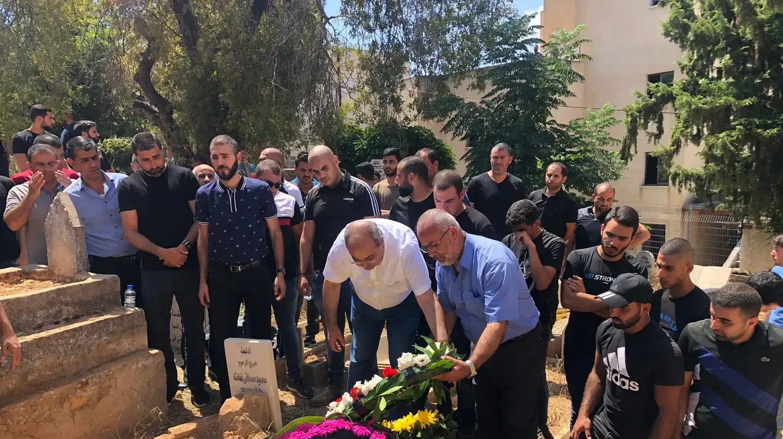ח״כ מנסור עבאס וח״כ אחמד טיבי מהרשימה המשותפת, מניחים זר על קברה הטרי של איה נעאמנה, 20 אוגוסט 2019 ח״כ מנסור עבאס וח״כ אחמד טיבי מהרשימה המשותפת, מניחים זר על קברה הטרי של איה נעאמנה, 20 אוגוסט 2019