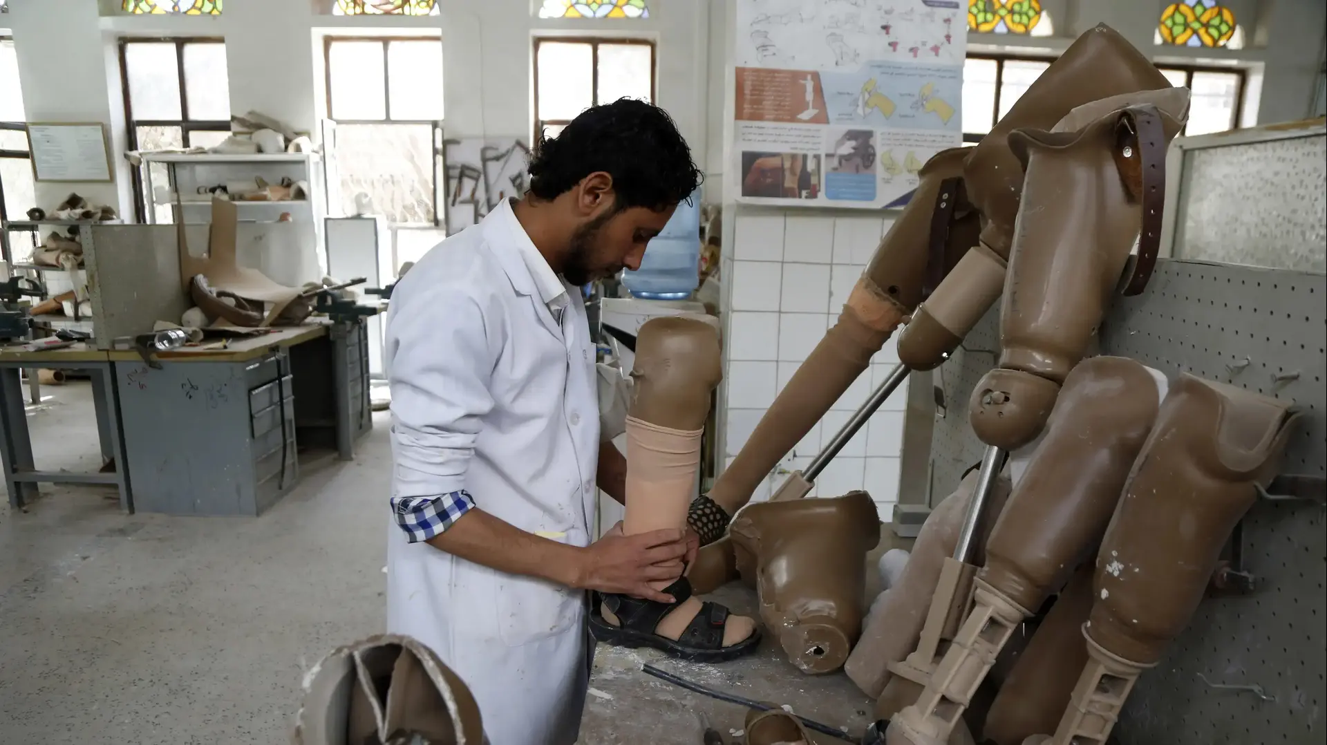 מפעל לייצור פרוסטטות בצנעא שבתימן, אפריל 2019 מפעל לייצור פרוסטטות בצנעא שבתימן, אפריל 2019