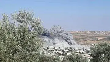 עשן מיתמר מהקרבות במחוז אידליב, סוריה, 20 באוגוסט 2019 עשן מיתמר מהקרבות במחוז אידליב, סוריה, 20 באוגוסט 2019