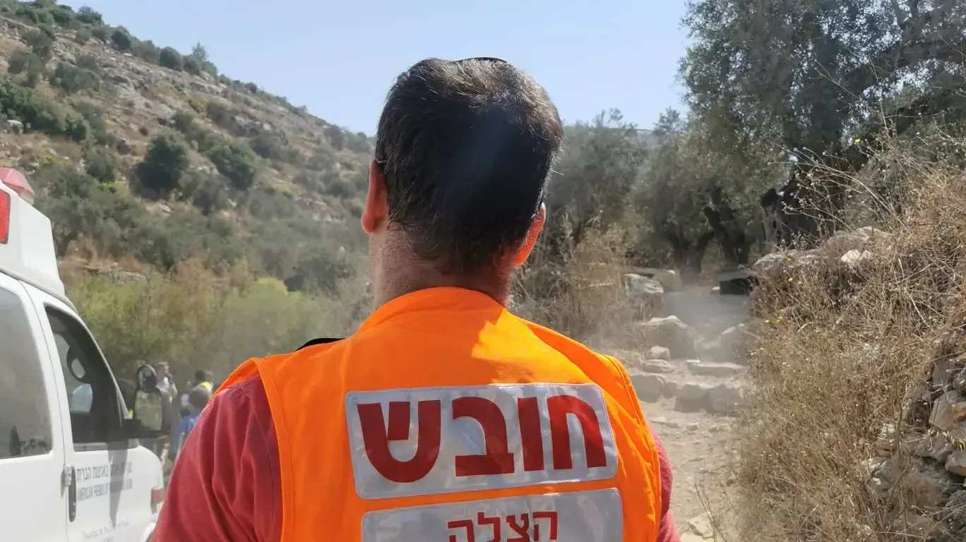 חובש הצלה ללא גבולות בזירת הפיגוע בדולב חובש הצלה ללא גבולות בזירת הפיגוע בדולב