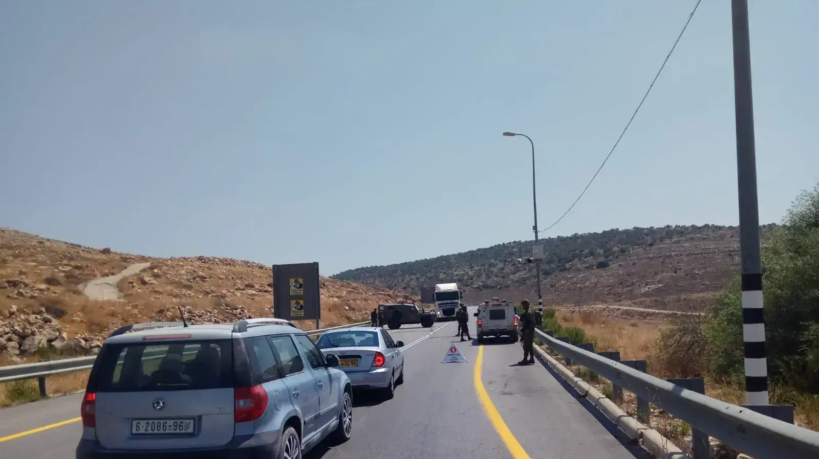 מחסומי צה"ל באזור הפיגוע בדולב בבנימין. סריקות אחר רכב המפגעים מחסומי צה"ל באזור הפיגוע בדולב בבנימין. סריקות אחר רכב המפגעים