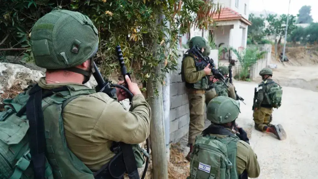 פעילות לוחמי צה"ל במצוד אחר המחבלים מהפיגוע בדולב, 24 באוגוסט 2019 פעילות לוחמי צה"ל במצוד אחר המחבלים מהפיגוע בדולב, 24 באוגוסט 2019