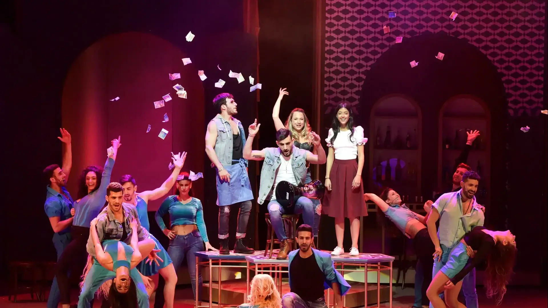 זה אני הקאמרי מחזמר משירי אייל גולן זה אני הקאמרי מחזמר משירי אייל גולן