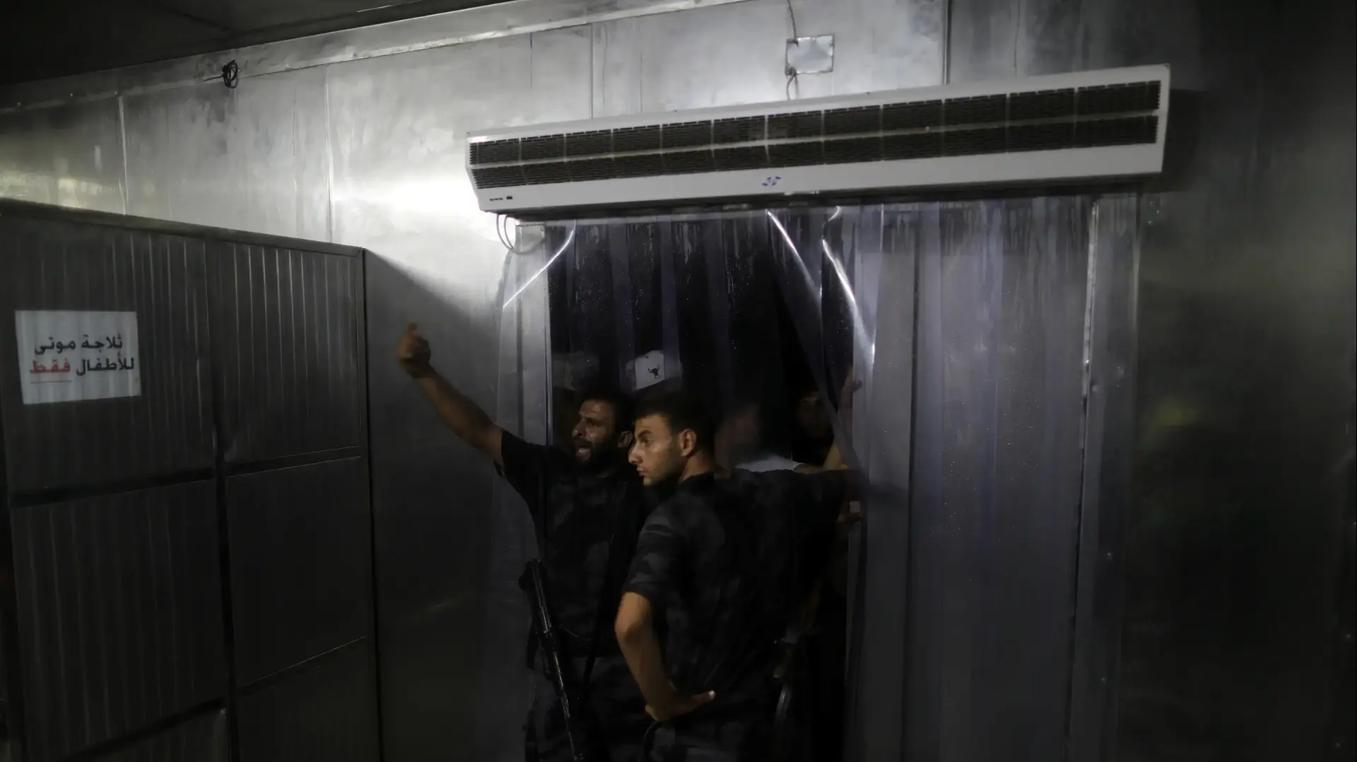 אנשי מנגנוני הביטחון של חמאס בבית חולים ברצועה בעקבות פיצוצים שאירעו בעיר, 27 באוגוסט 2019 אנשי מנגנוני הביטחון של חמאס בבית חולים ברצועה בעקבות פיצוצים שאירעו בעיר, 27 באוגוסט 2019