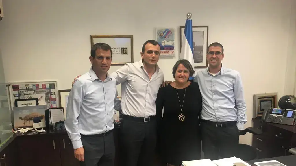 מזכ"לית הסתדרות המורים יפה בן דוד, מנכ"ל משרד האוצר שי באב"ד, מו"מ תנאי העסקת עובדי הוראה, 30 אוגוסט 2019 מזכ"לית הסתדרות המורים יפה בן דוד, מנכ"ל משרד האוצר שי באב"ד, מו"מ תנאי העסקת עובדי הוראה, 30 אוגוסט 2019