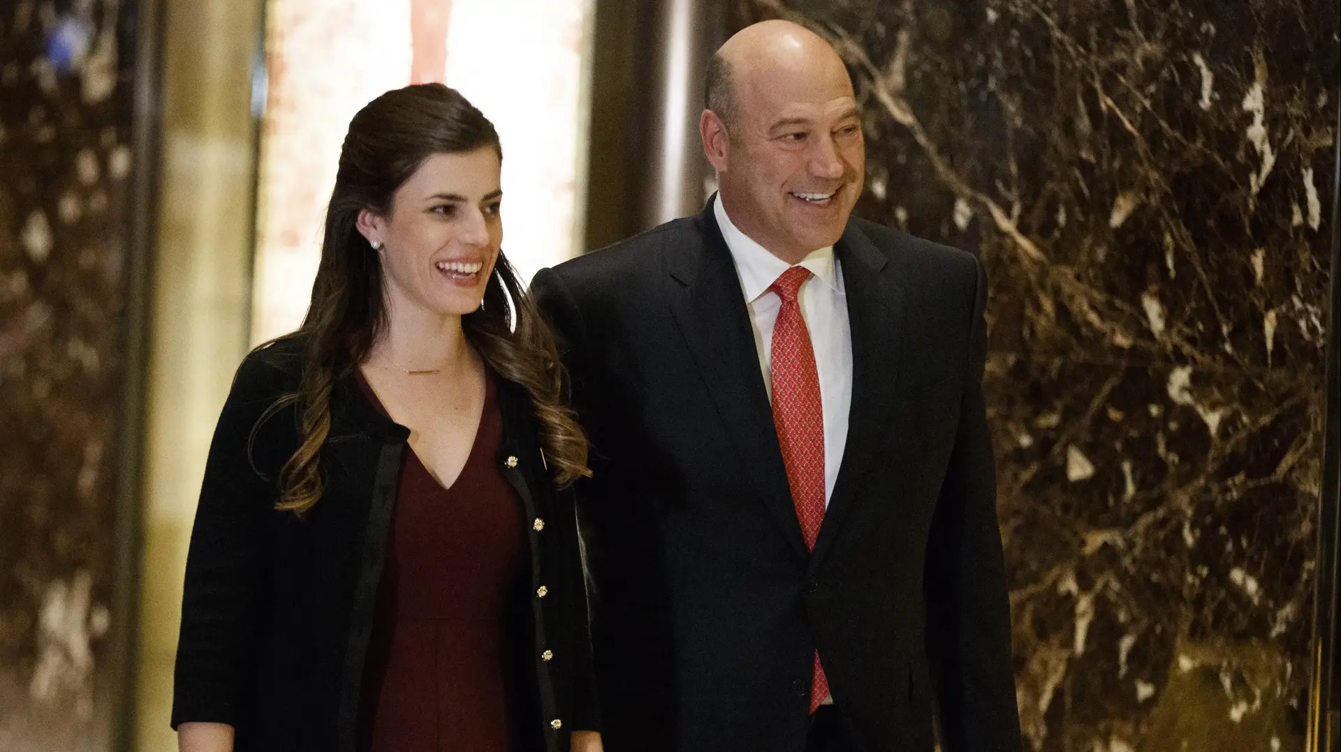 מזכירתו לשעבר של נשיא ארצות הברית דונלד טראמפ מדליין ווסטרהוט עם סמנכ"ל גולדמן סאקס גארי כהן, נובמבר 2016