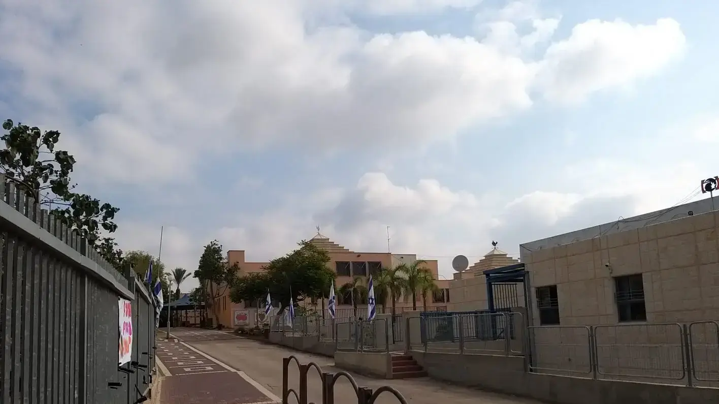 פתיחת שנת הלימודים - מקיף ד', בית הספר של תהל מעול (ההרוגה מהתאונה באשקלון) פתיחת שנת הלימודים - מקיף ד', בית הספר של תהל מעול (ההרוגה מהתאונה באשקלון)
