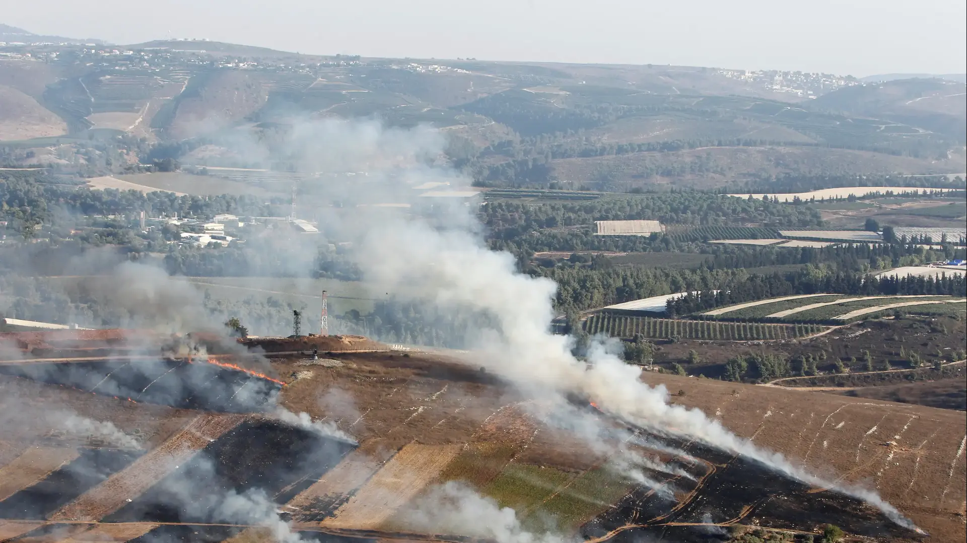 עשן מתימר מכפר מרון א-ראס במהלך תקיפות צה"ל באזור 1 בספטמבר 2019 עשן מתימר מכפר מרון א-ראס במהלך תקיפות צה"ל באזור 1 בספטמבר 2019