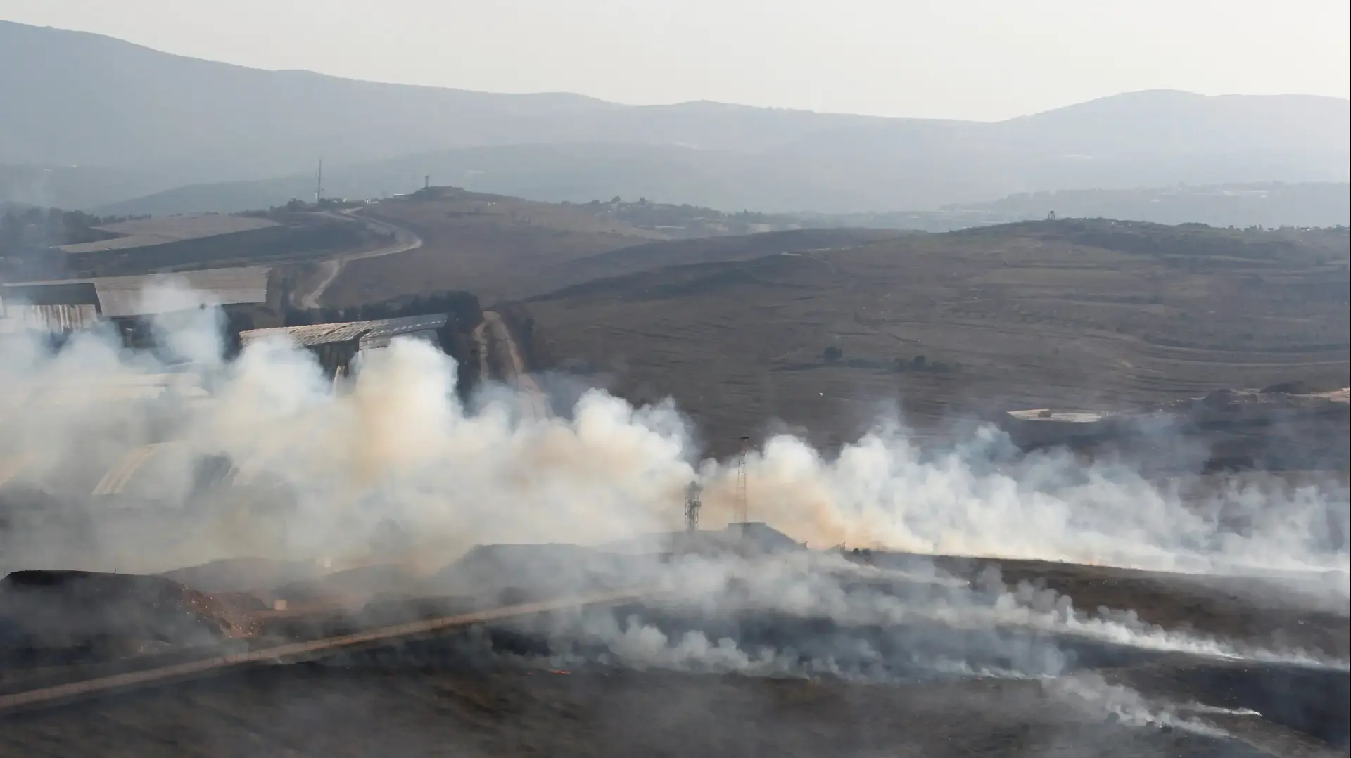 עשן מיתמר מכפר מרון א-ראס במהלך תקיפות צה"ל באזור 1 בספטמבר 2019 עשן מיתמר מכפר מרון א-ראס במהלך תקיפות צה"ל באזור 1 בספטמבר 2019