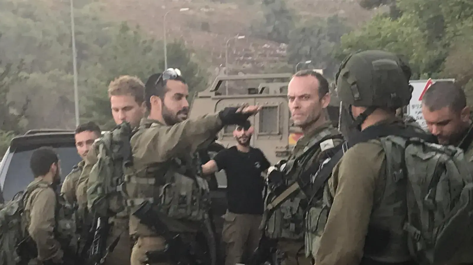 תת אלוף שלומי בינדר מפרקד אוגדת הגליל בגבול לבנון לאחר תקרית ירי נ"ט על ידי חיזבאללה באזור אביבים, 1 בספטמבר 2019 תת אלוף שלומי בינדר מפרקד אוגדת הגליל בגבול לבנון לאחר תקרית ירי נ"ט על ידי חיזבאללה באזור אביבים, 1 בספטמבר 2019