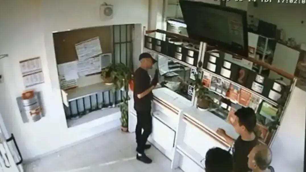 בן 18 שודד בנק באיומי אקדח צעצוע, אוגוסט 2019