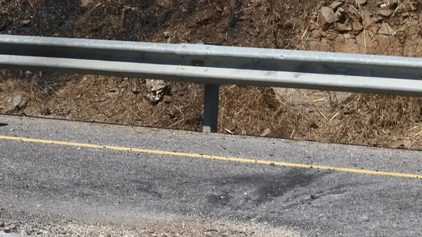חבלני משטרה בוחנים את הזירה בכביש הצפון החדש בכניסה העורפית לקיבוץ יראון, 2 בספטמבר 2019